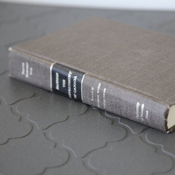 Vintage textbook: Canadian Government Series: The Government of Canada by UofT - Picture 6 of 8